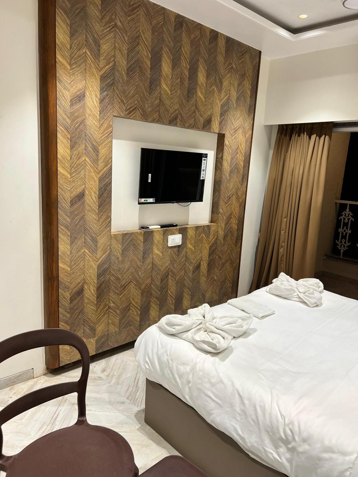 The Grand Leela Resort Khopoli Exterior photo